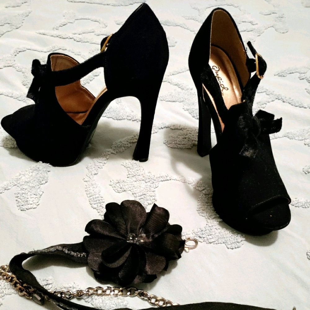 Qupid black velvet platform heels size 7 1/2
